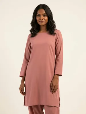 House model: Pakistani woman in her late twenties, deep brown complexion, wavy shoulder-length hair.