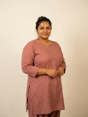 House model: Pakistani woman in her late twenties with a fuller plus-size figure.
